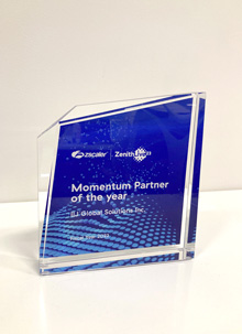 Momentum Partner of the Year 2023 Momentum Partner of the Year 2023 トロフィー